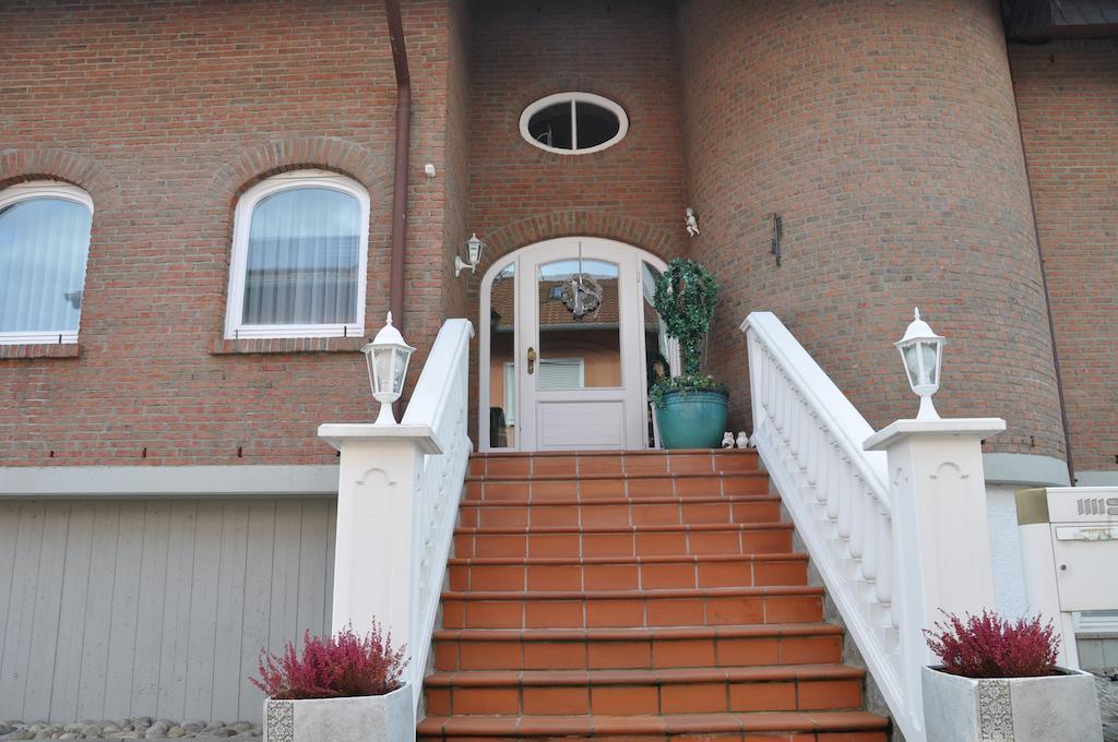 Gaestehaus Ullmannshof Kirchheim am Neckar Exterior foto